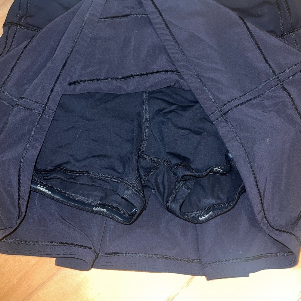 Black Lululemon tennis skirt size 6 - Picture 3 of 6